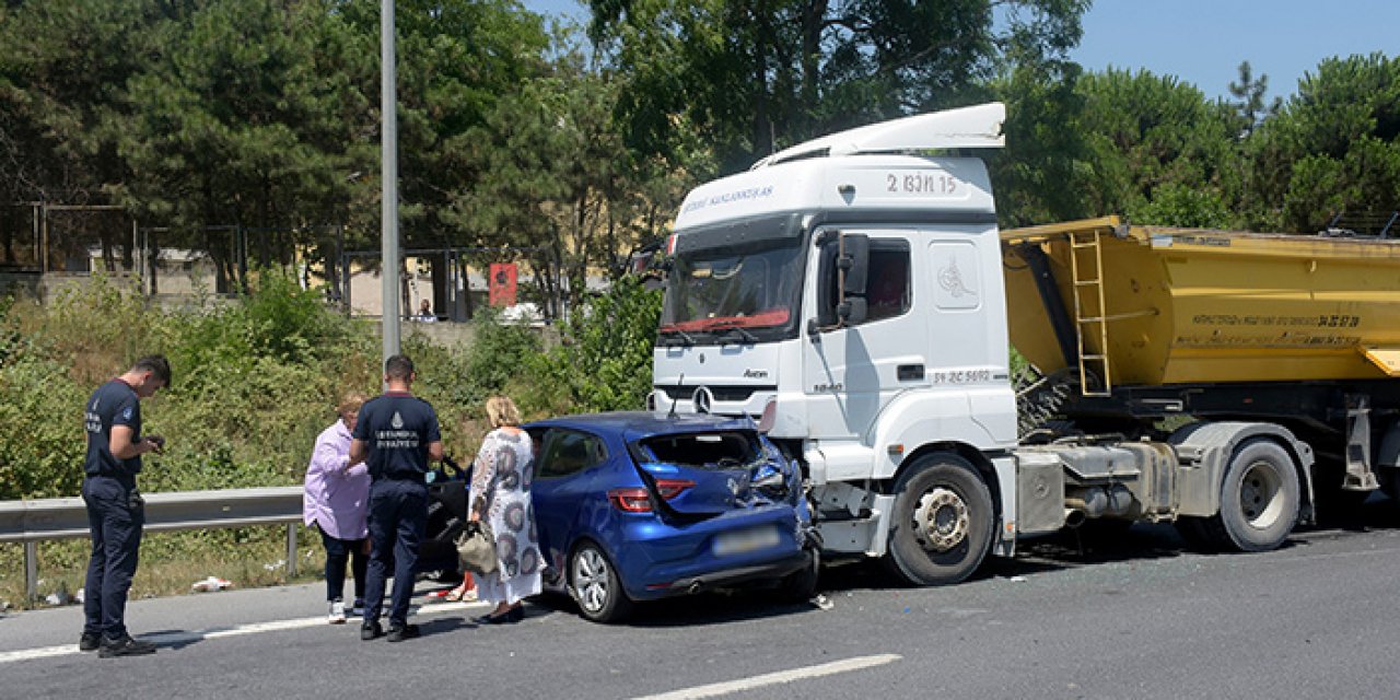 Yanlış girdiği yoldan geri geri çıkmak isterken kamyon çarptı
