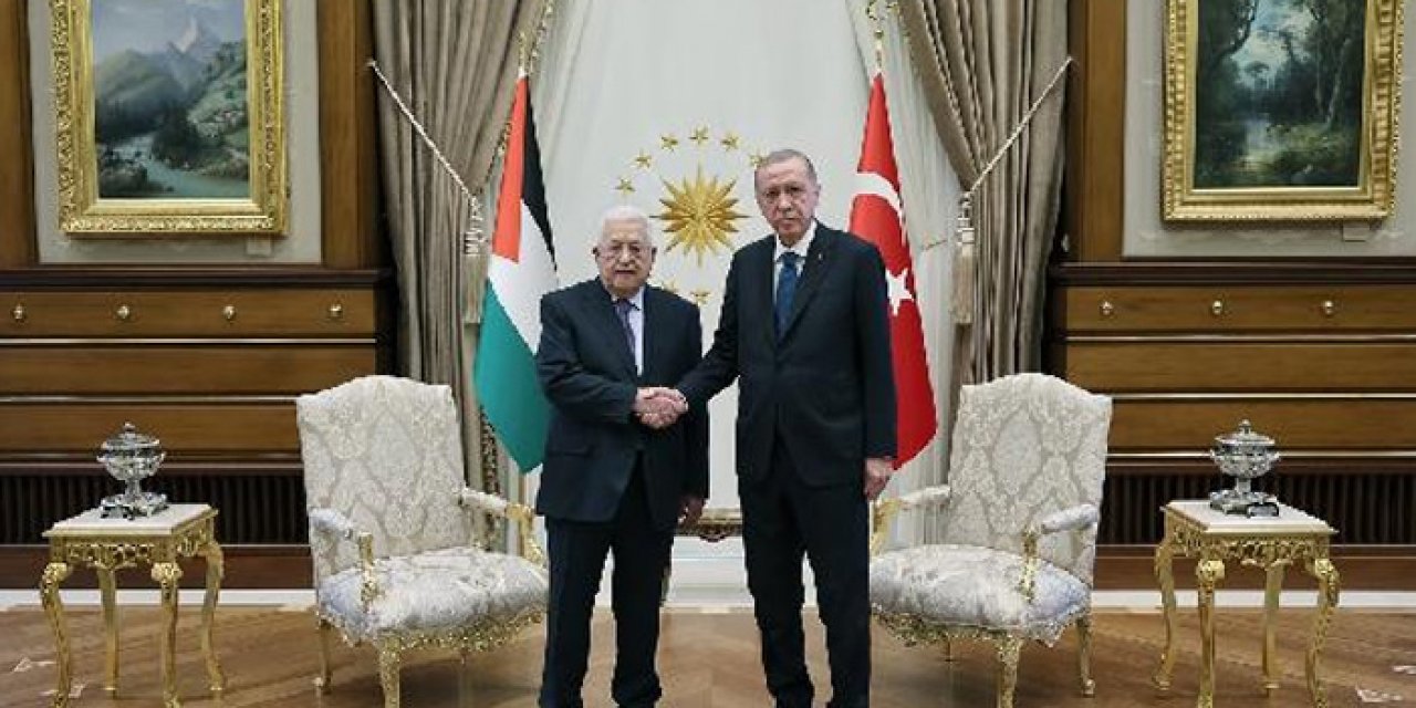 Başkan Abbas resmi törenle karşılandı