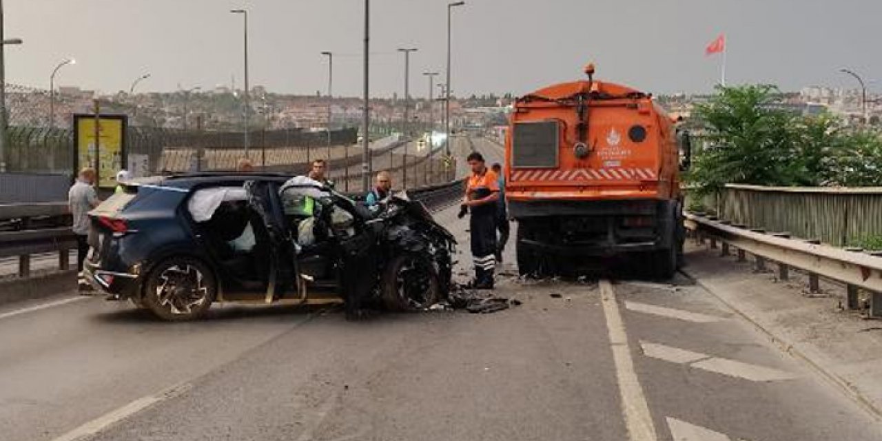 Temizleme aracına çarptı: 2 yaralı