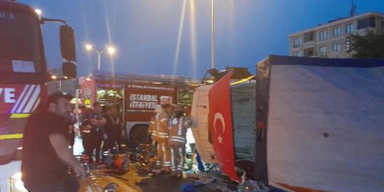 Kamyonet karşı şeride devrildi: 1 ölü