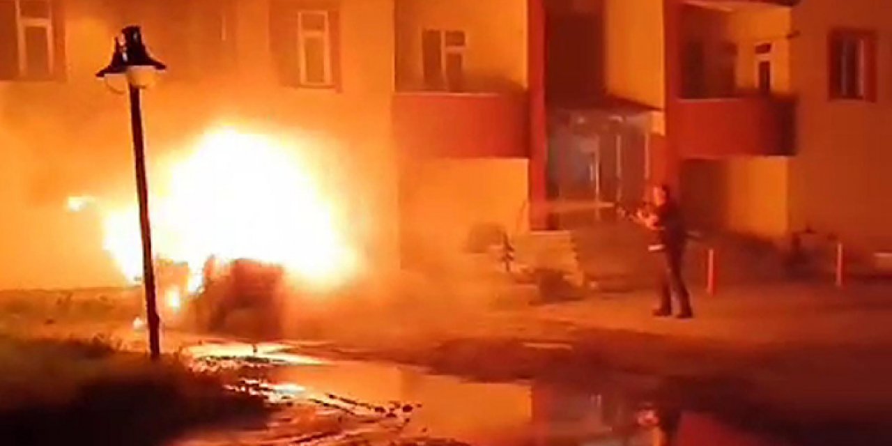 Park halindeki araç alev aldı