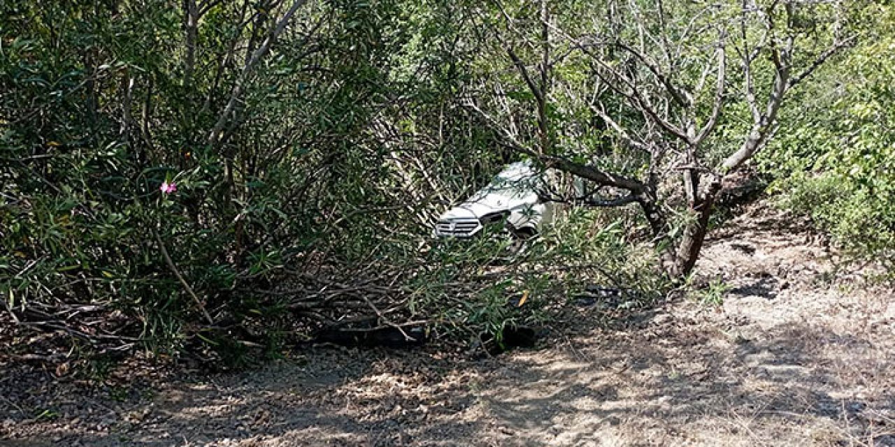 30 metreden yuvarlanan aracın sürücüsü yaşamını yitirdi