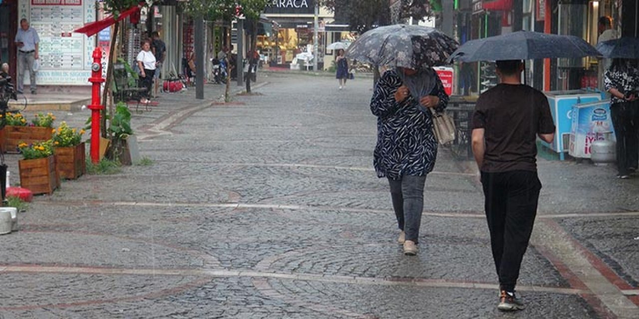 Yaz ortasında sağanak yağmur yağdı!