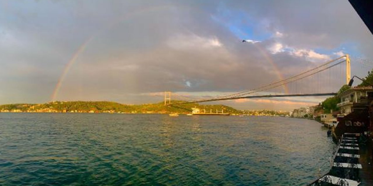 İstanbul'da FSM Köprüsü'nü kaplayan gökkuşağı dikkat çekti