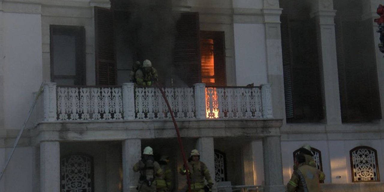 Tarihi Çadır Köşkü'nde yangın: Maddi hasar meydana geldi