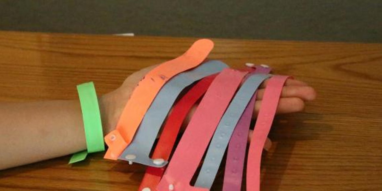 ‘Bileklik’ hilesi ile otellerde para ödemiyorlar