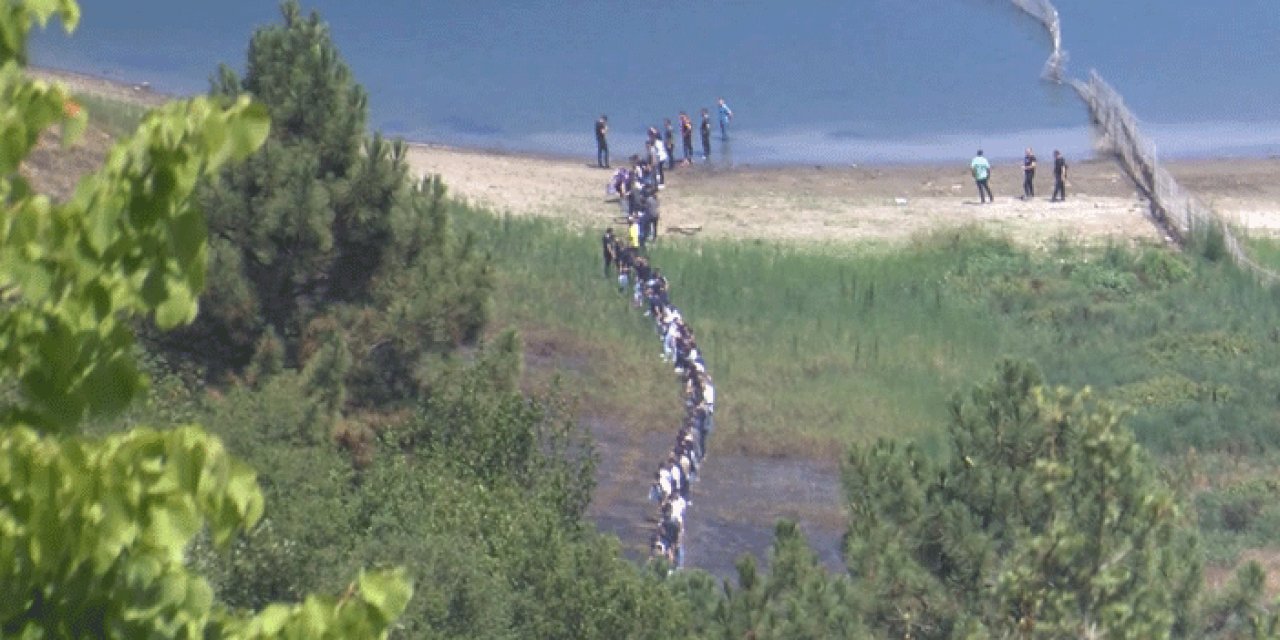 Dayanışma örneği: Orman yangınına 'insan zinciri' ile su taşıdılar