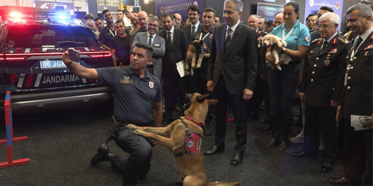 Bakan Yerlikaya IDEF Fuarı'nı ziyaret etti