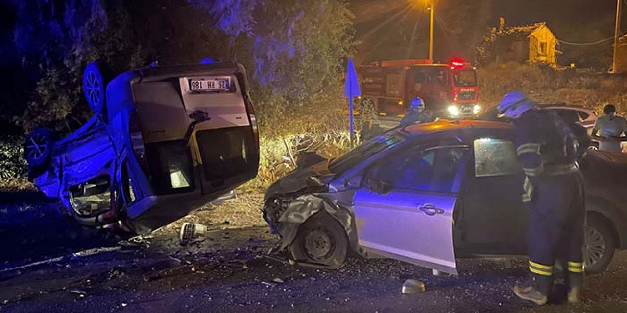 Hafif ticari araçla otomobil çarpıştı: 6 yaralı