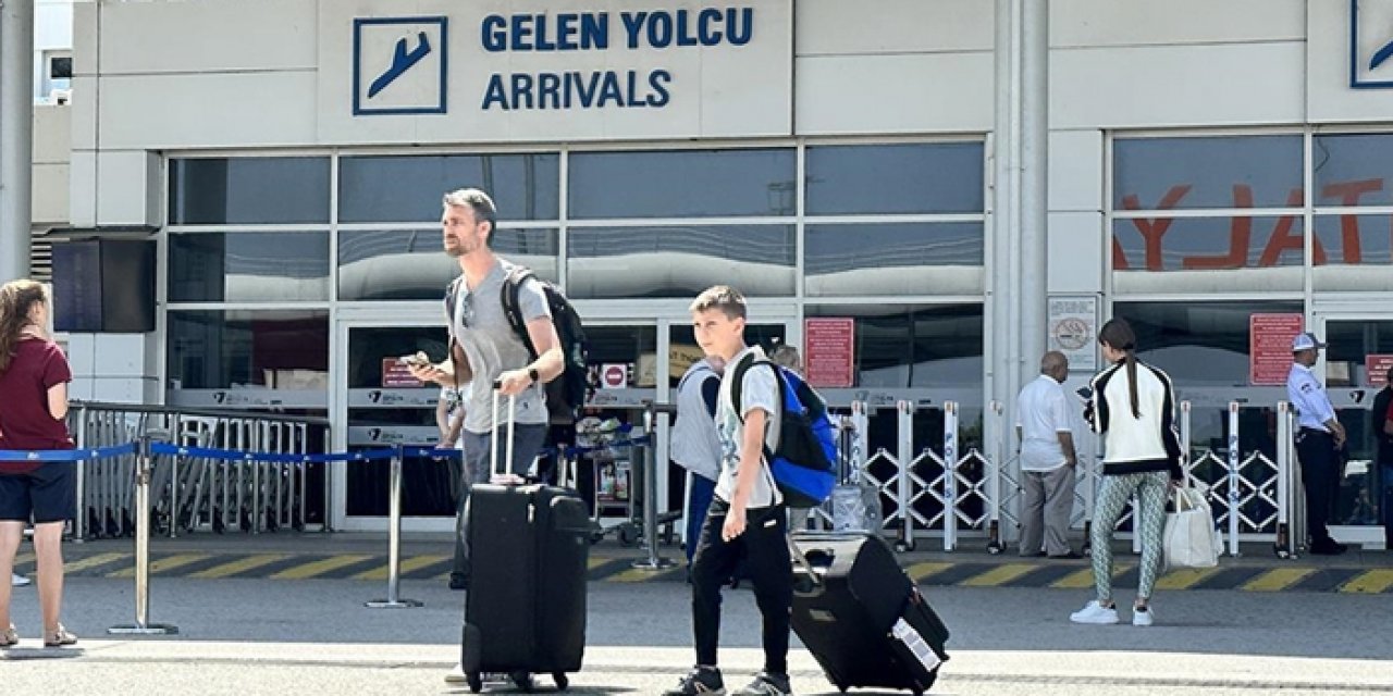 Antalya'da dış hatlar günlük yolcu sayısında rekor kırıldı