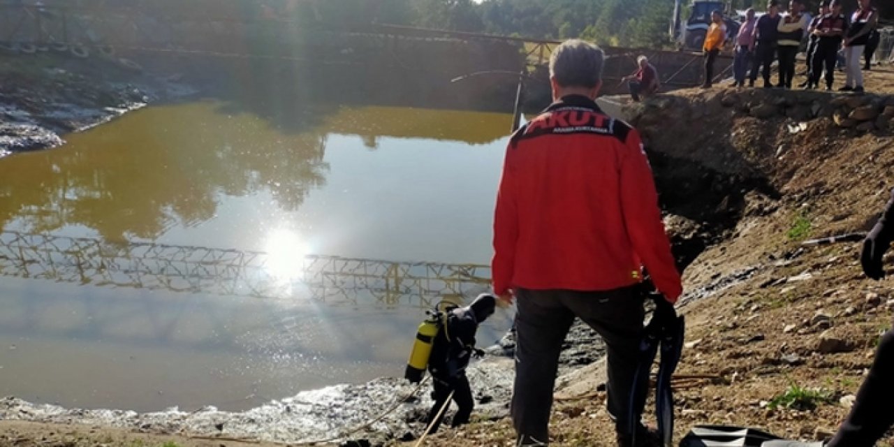 Topunu geri almak için girdiği gölette boğuldu