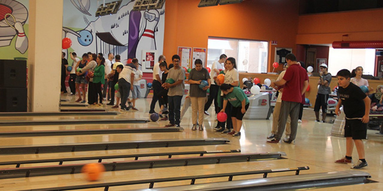 Etimesgut Belediyesi’nde engelli bireylerle bowling heyecanı