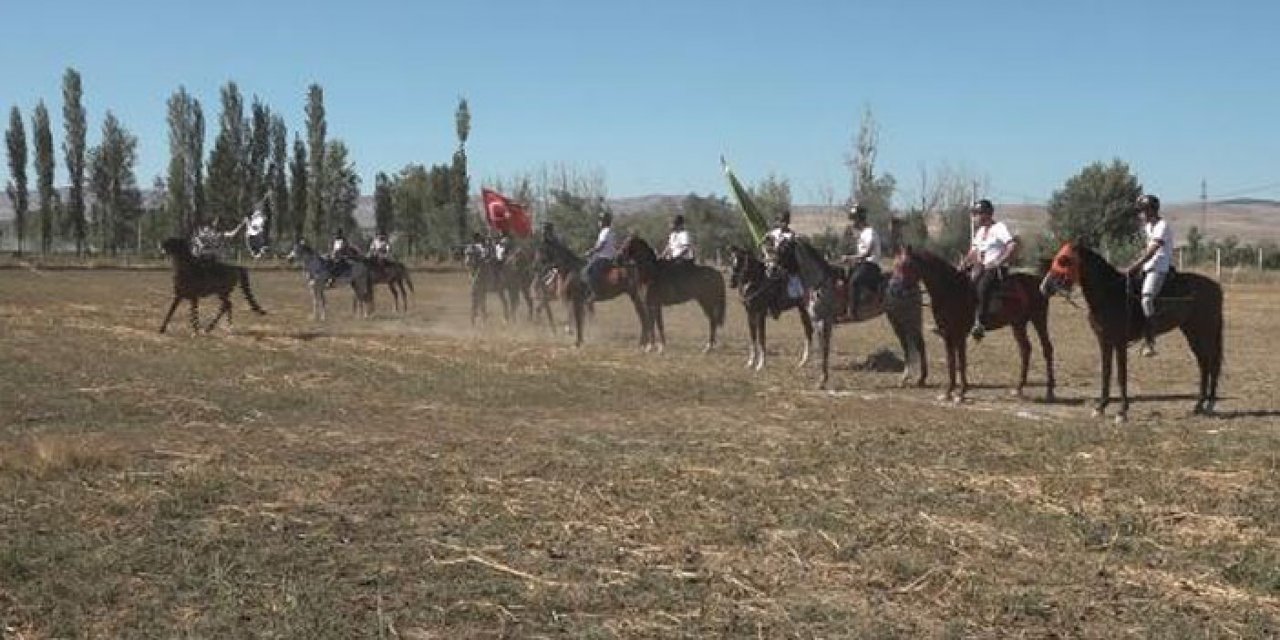 Eskişehir'de atlı okçuluk ve atlı cirit etkinliğine yoğun ilgi