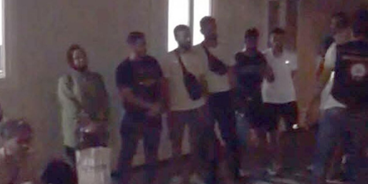 Kamyonetten 12 kaçak göçmen çıktı