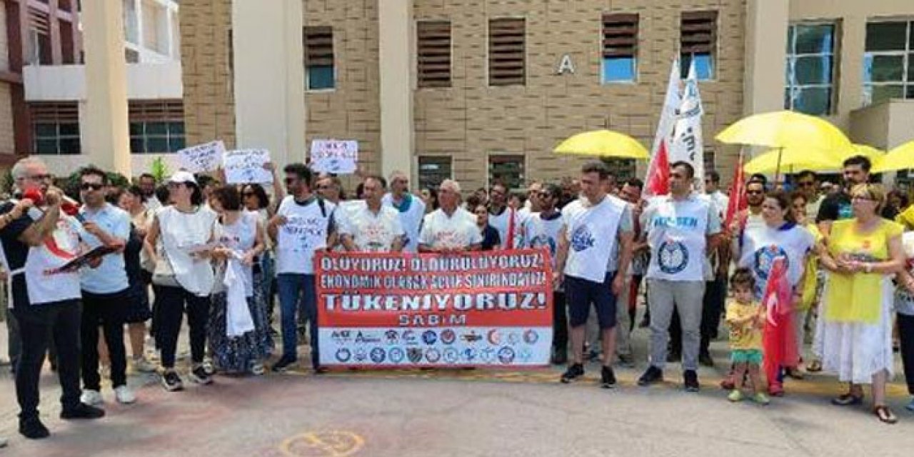 Mersin'de sağlık çalışanları eylem yaptı