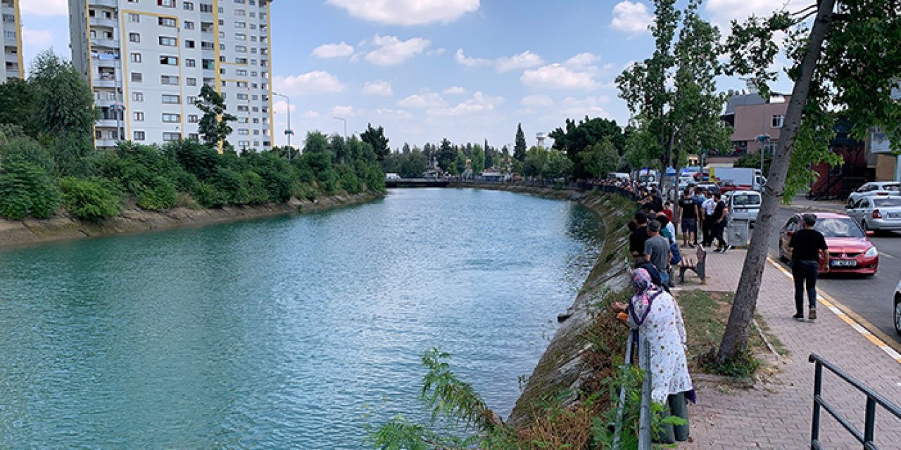 Kanalda kaybolan kızının arama çalışmalarını gözyaşları ile takip etti