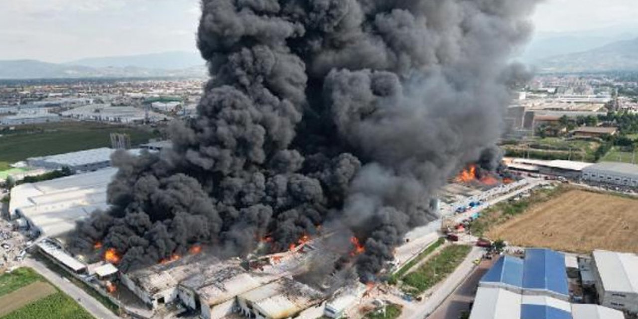 Yangın rüzgarın etkisiyle 3 fabrikaya daha şıçradı