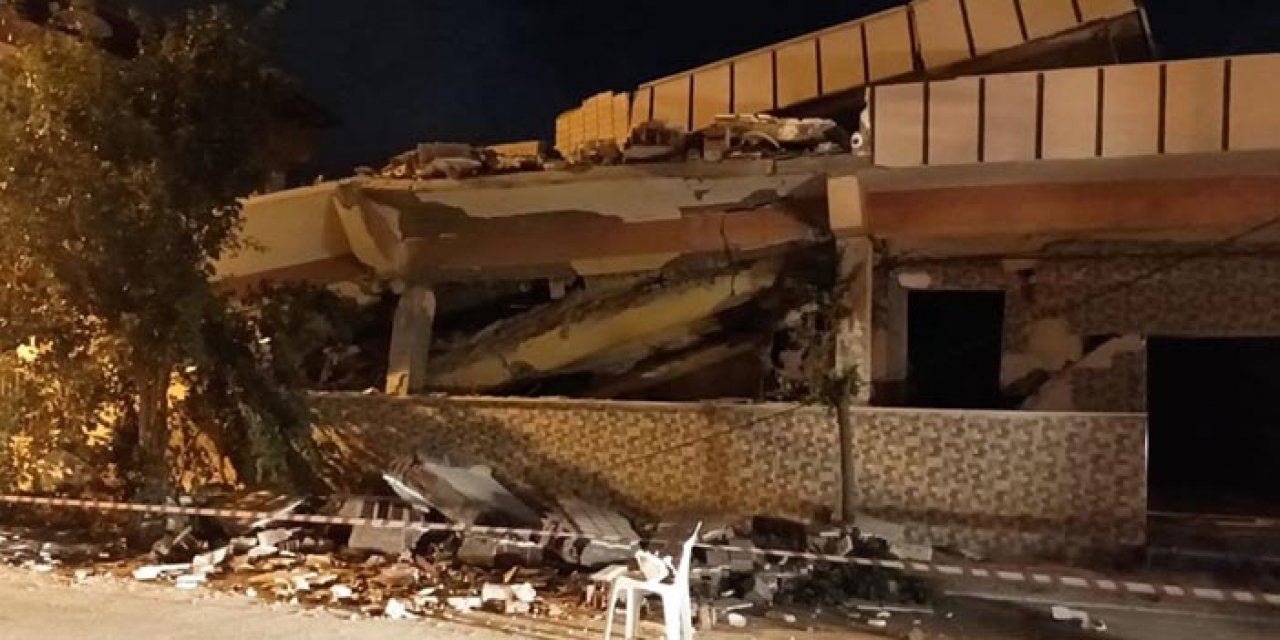 Depremlerde ağır hasar almıştı, kendiliğinden yıkıldı