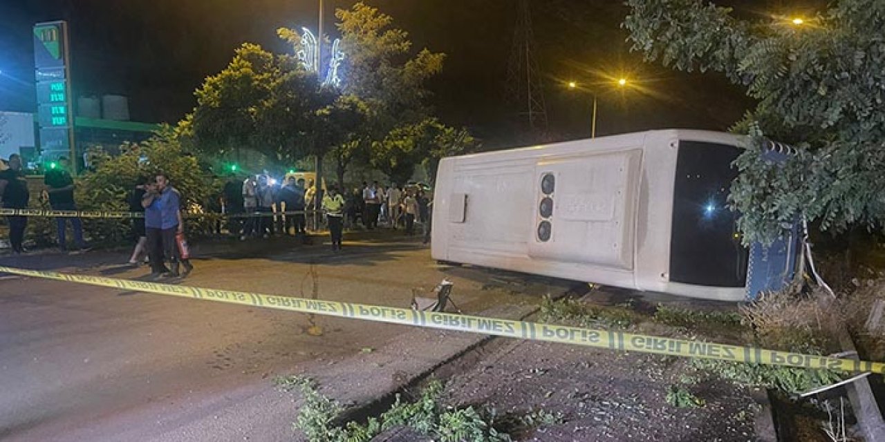 Halk otobüsü direğe çarptı: 1 yaralı