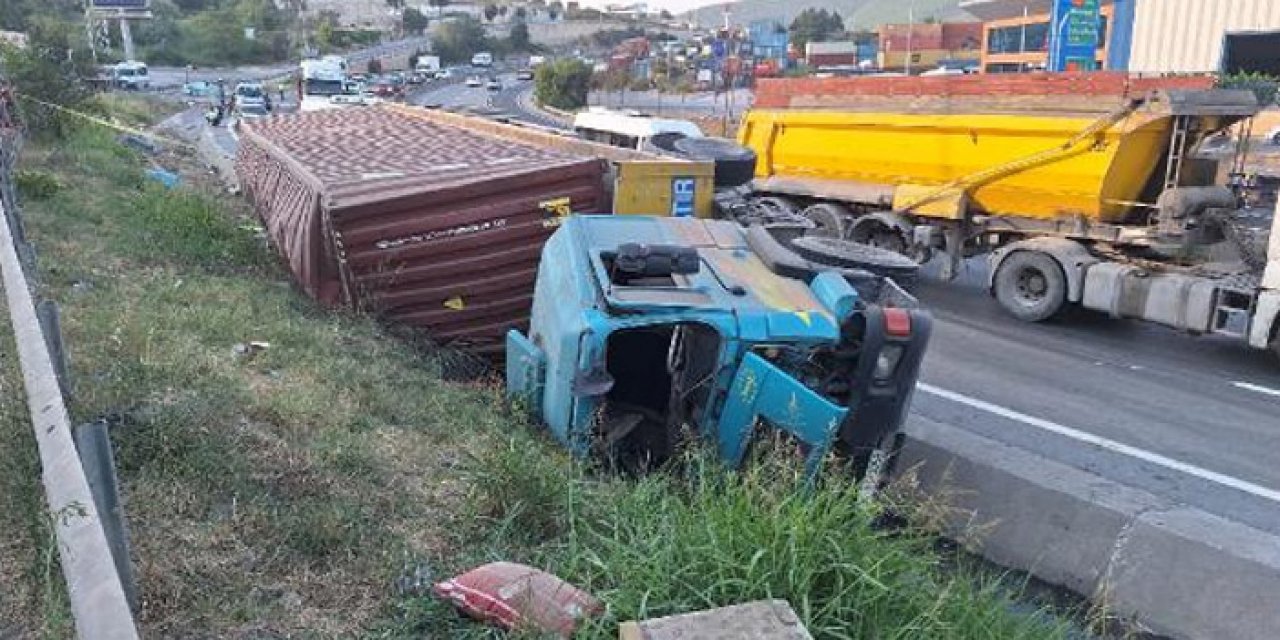 Kocaeli'de TIR devrildi: 1 kişi yaşamını yitirdi