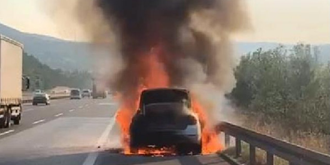 Bolu’da otomobil alev topuna döndü