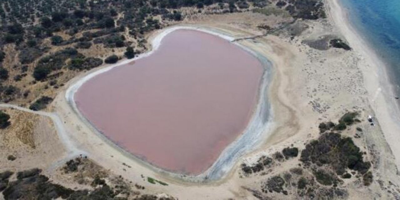 'Kalpli Göl' pembe renge büründü