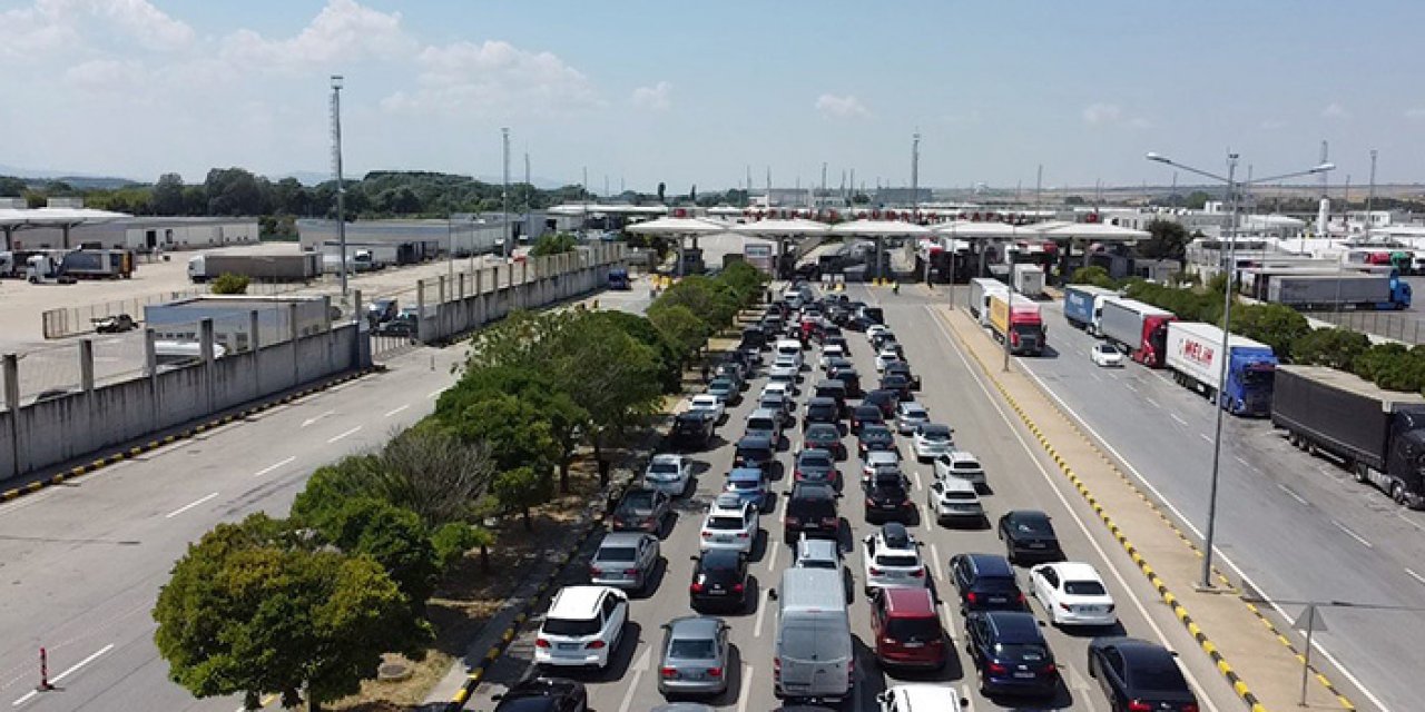 Trafikte gurbetçi yoğunluğu: Tatili bitirdiler, dönüyorlar