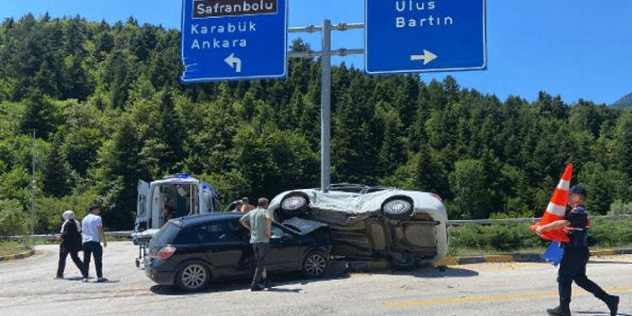 Kavşakta feci kaza: 1 çocuk öldü, 8 yaralı