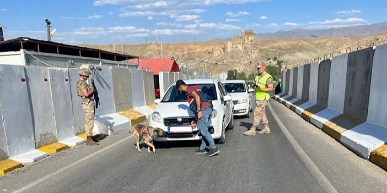 Van'da 'Huzurlu sokaklar' operasyonu: 37 gözaltı