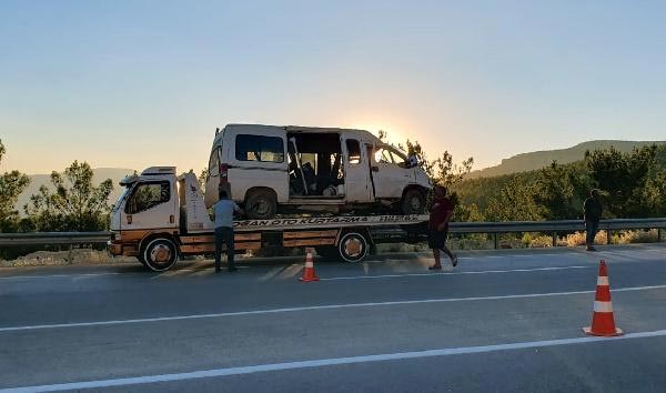 Mersin'in Mut ilçesinde işçi servisinin devrilmesi 1 kişinin ölümüne neden oldu