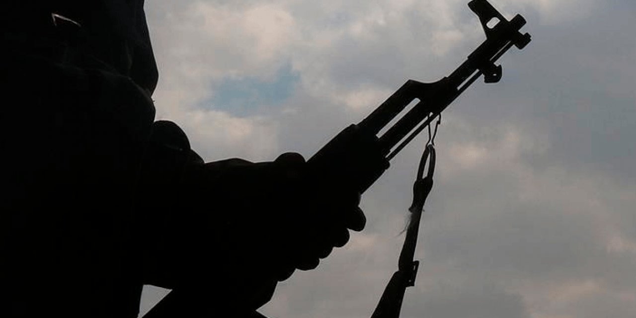 3 terörist silahlarıyla etkisiz hale getirildi