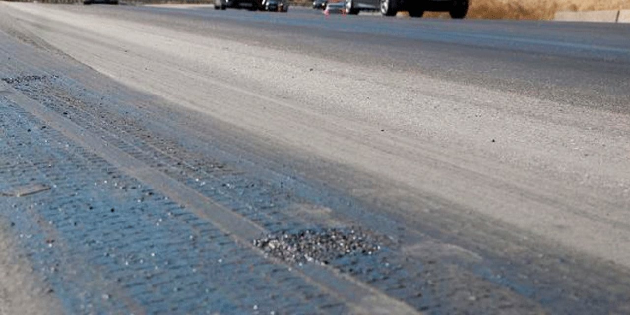 Sıcak hava nedeniyle asfalt eridi