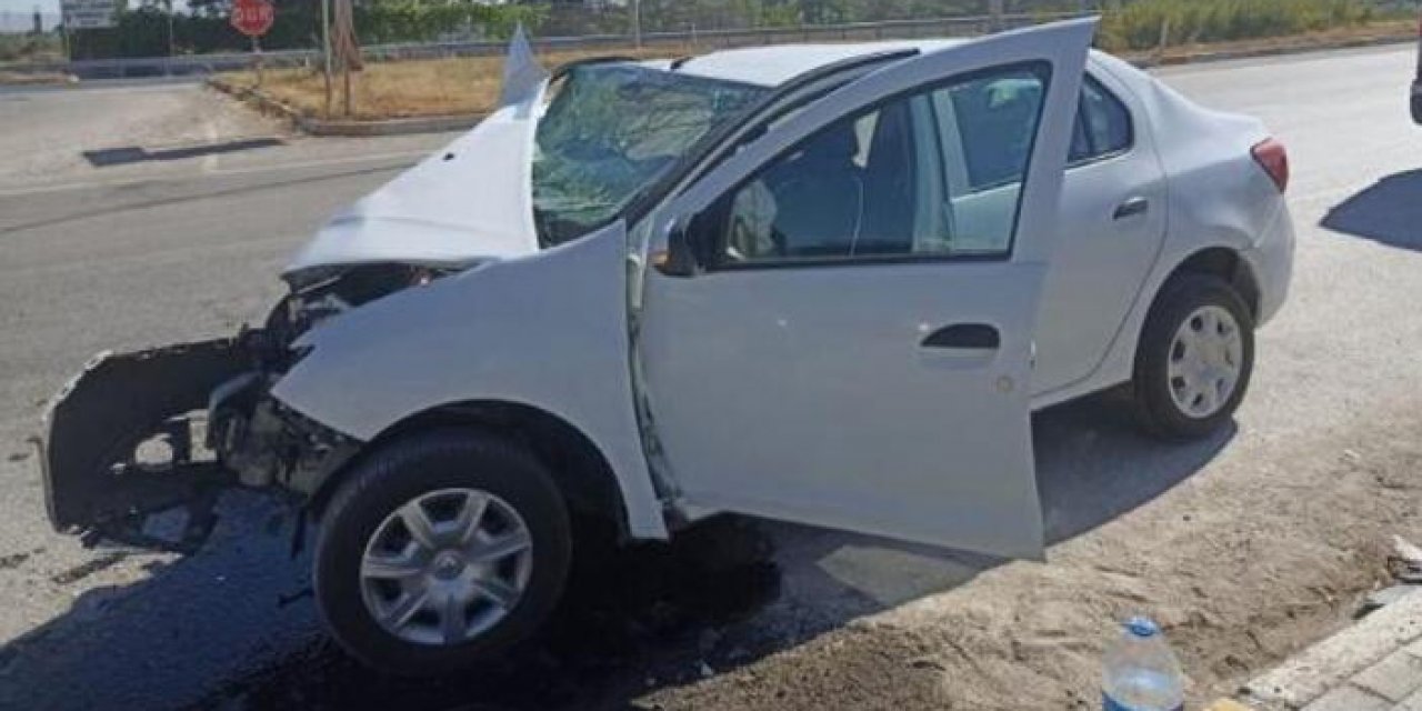 Otomobil direğe çarptı: 1 ölü 2 yaralı