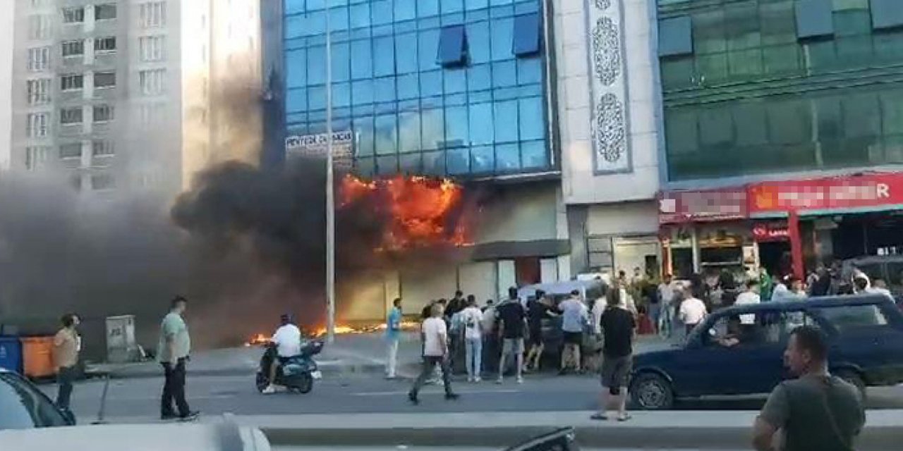 İstanbul'da iş merkezinde yangın