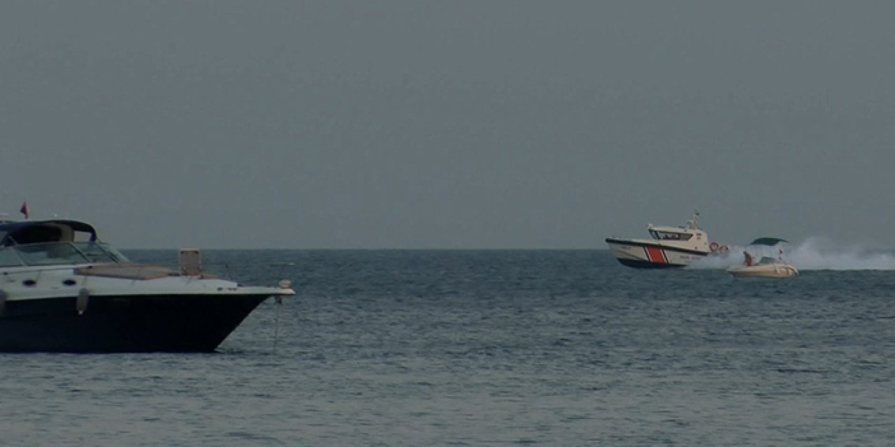 Denize açılan çift kayboldu: Baba kurtarıldı, anne aranıyor