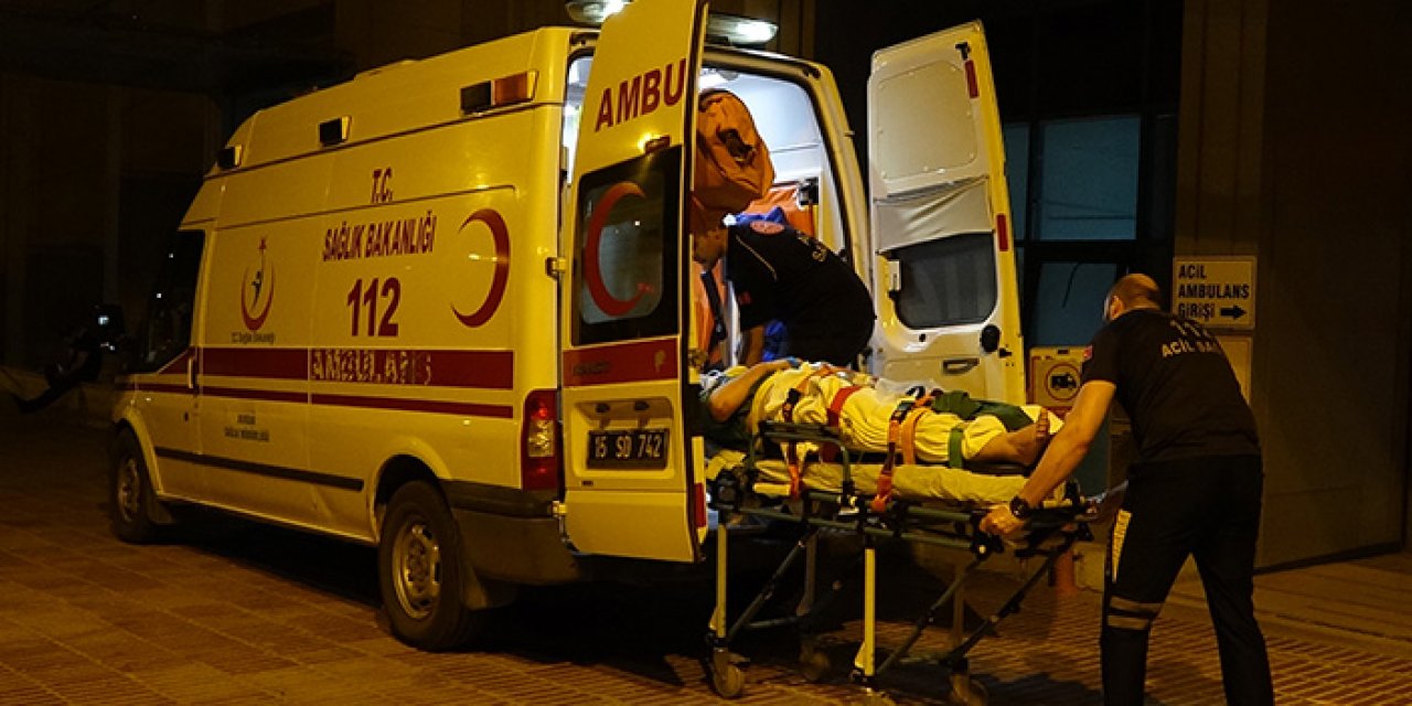 Araçlar kafa kafaya çarpıştı: 2 ölü, 6 yaralı