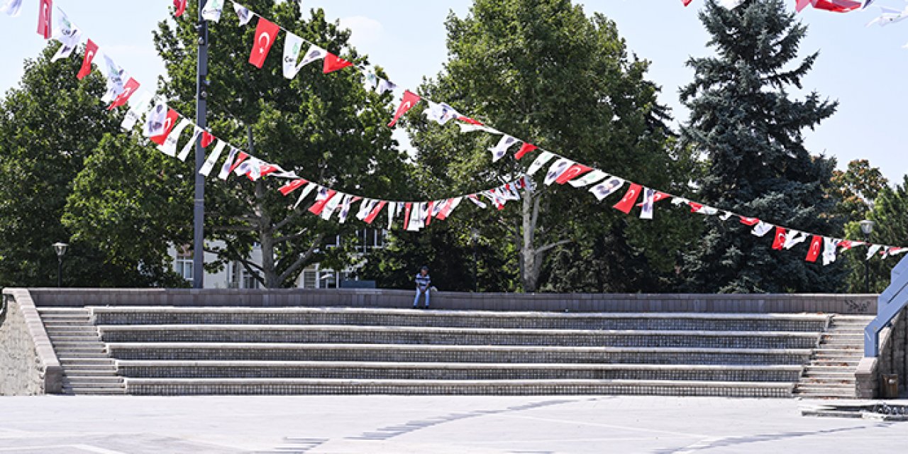 Aşırı sıcaklar başkenti de vurdu: Ankara'da sokaklar boş kaldı!