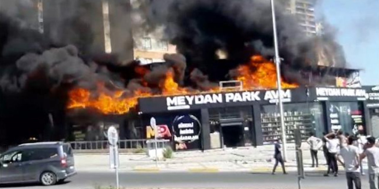 İstanbul'da yeni iş yeri açılırken yangın çıktı