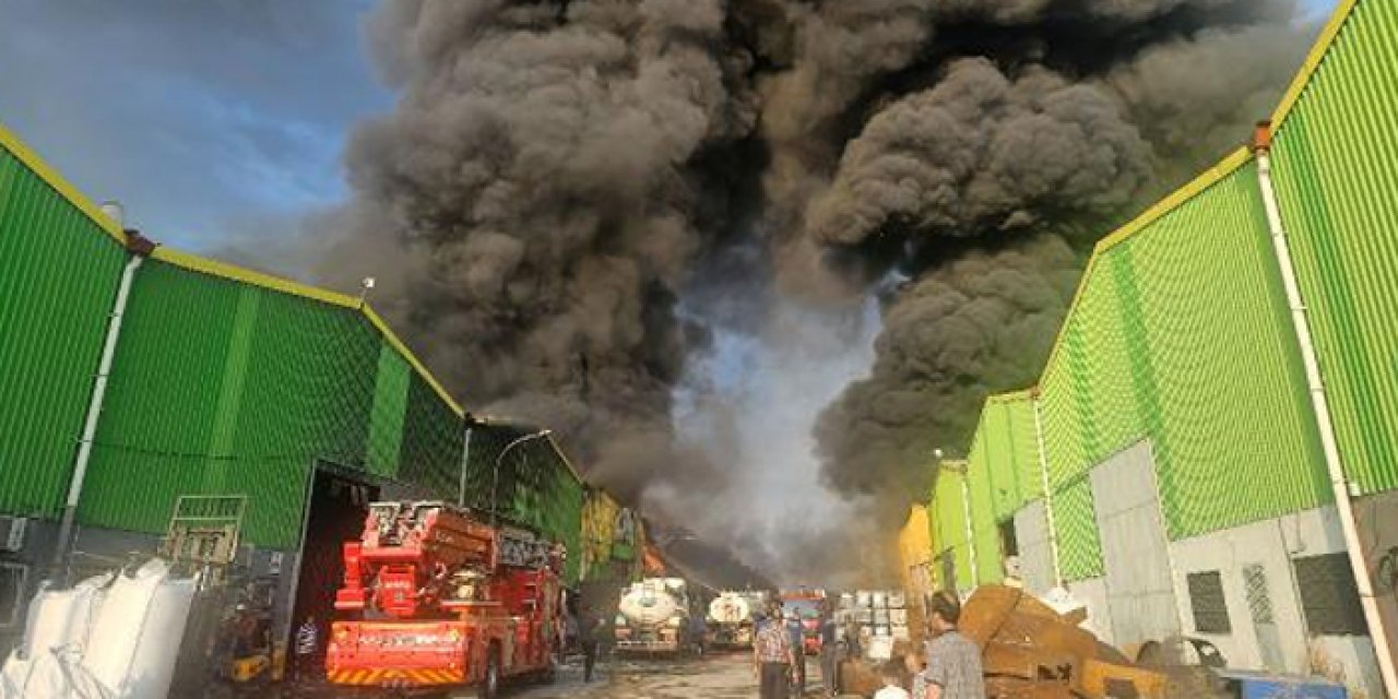 Adana’da bir fabrika alevlere teslim