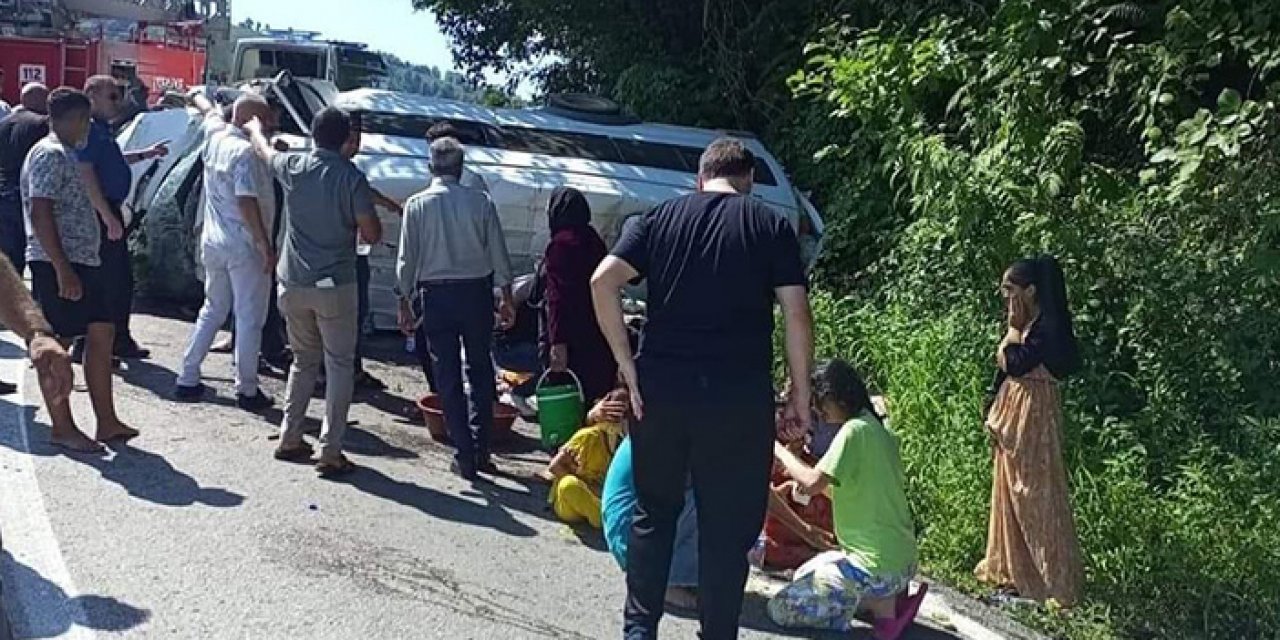 İşçi servisi ile minibüs çarpıştı: 17 yaralı