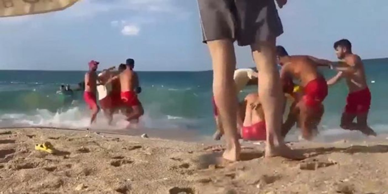 Sahilde cankurtaranlar ile vatandaş arasında kavga!