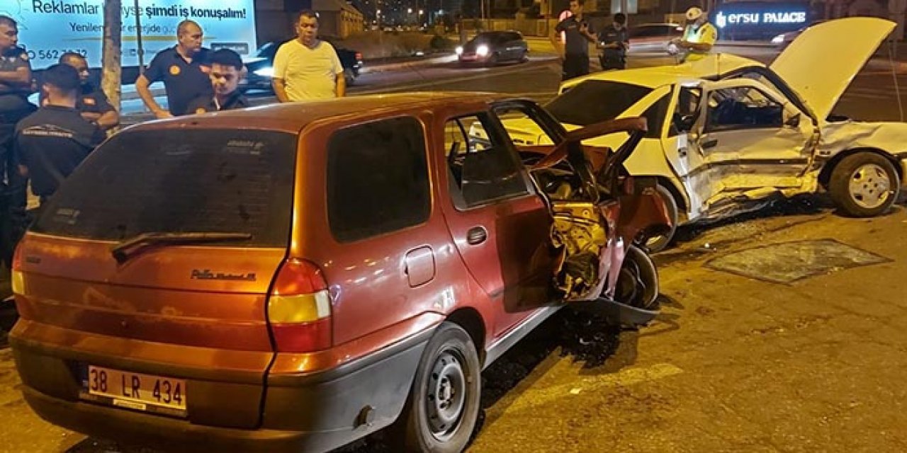 Otomobiller birbirine girdi: 5 yaralı