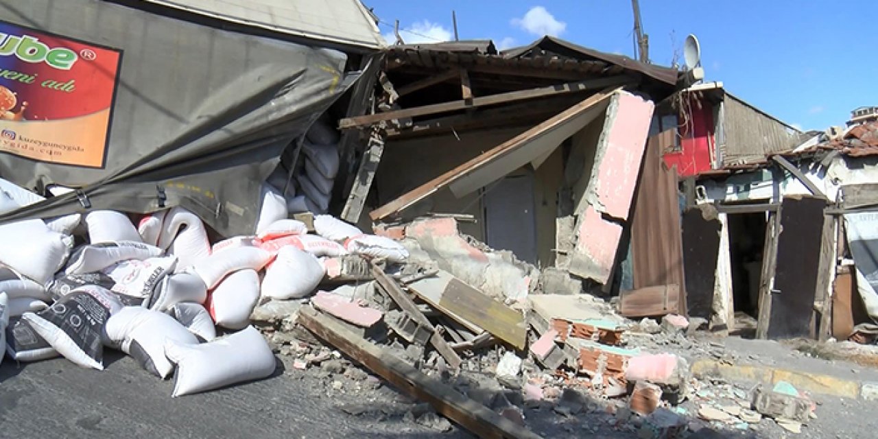 Gecekonduya kamyon çarptı