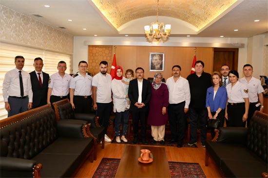 Pençe-Kilit Operasyonu şehidi Piyade Uzman Çavuş Onur Doğan'ın ailesi için alınan ev teslim edildi