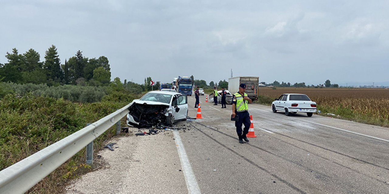 İki otomobil birbirine girdi: 1 ölü 5 yaralı