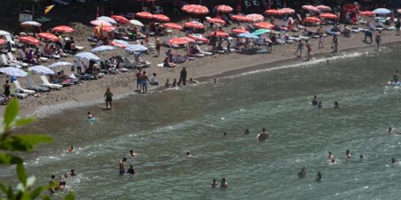 Olumsuz hava koşulları nedeniyle denize girmek yasaklandı