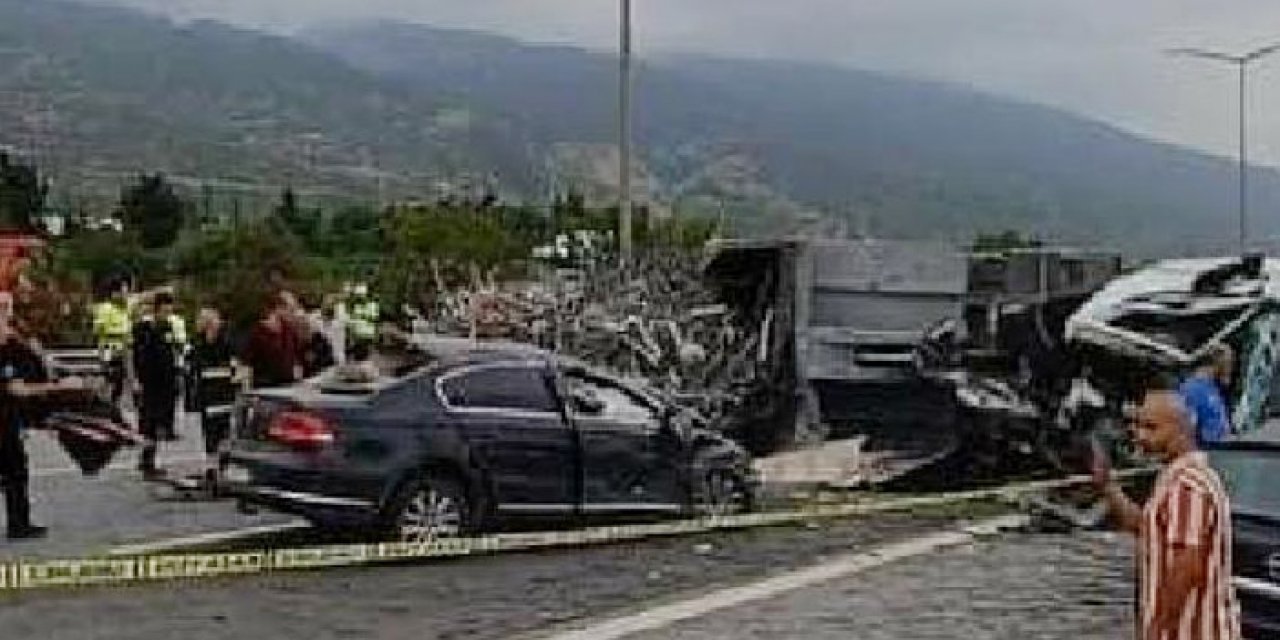 Kontrolden çıkan TIR otomobile çarptı: 1 ölü 2 yaralı