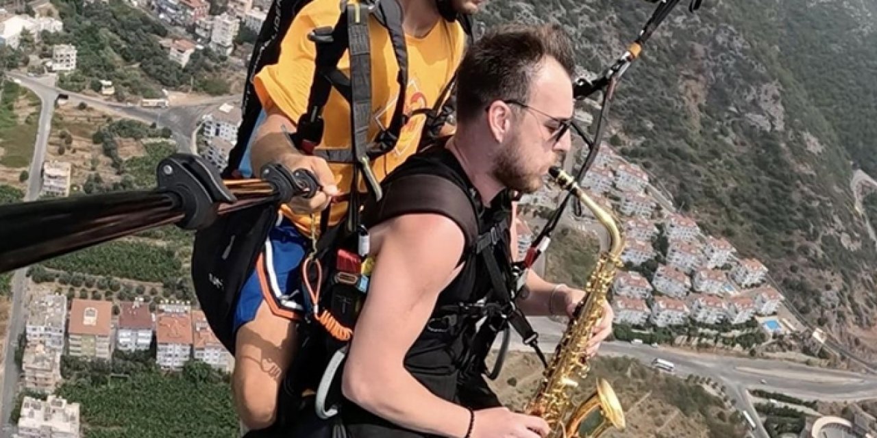 Hem çaldı, hem uçtu