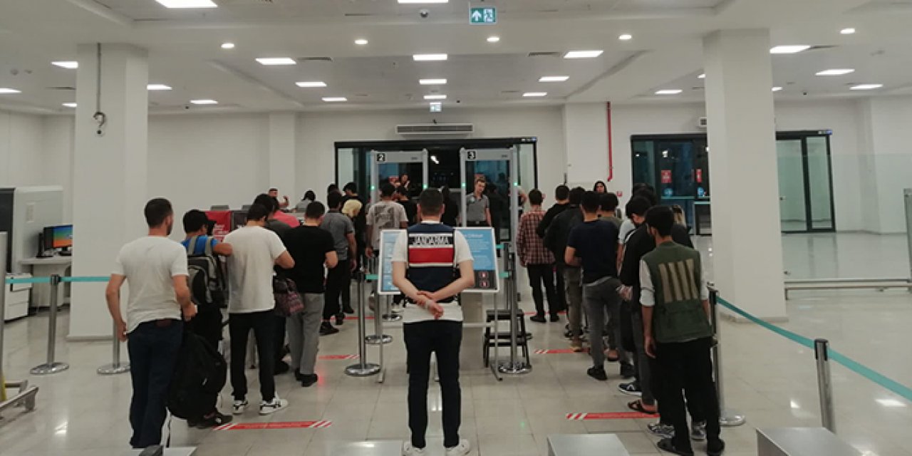 163 kaçak göçmen daha sınır dışı edildi