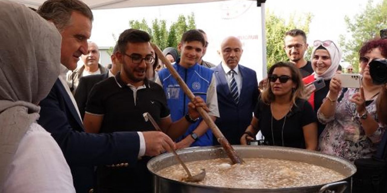 Bakan Bak: Bizim en büyük gücümüz gençlerimiz